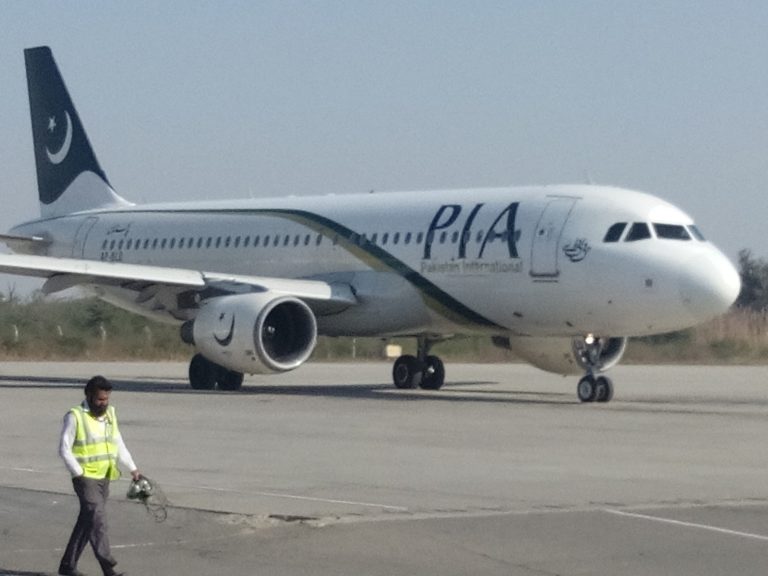 Pakistan_International_Airlines_Airbus_A320-214_AP-BLD_(2)